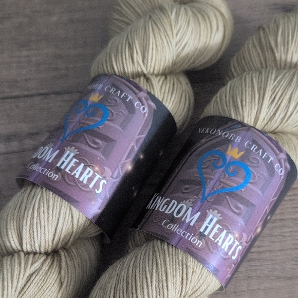 Set of 2 Skeins of Light Golden Fingering Weight Yarn - Picture 2 of 8